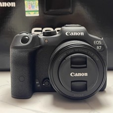 CANON EOS R7
